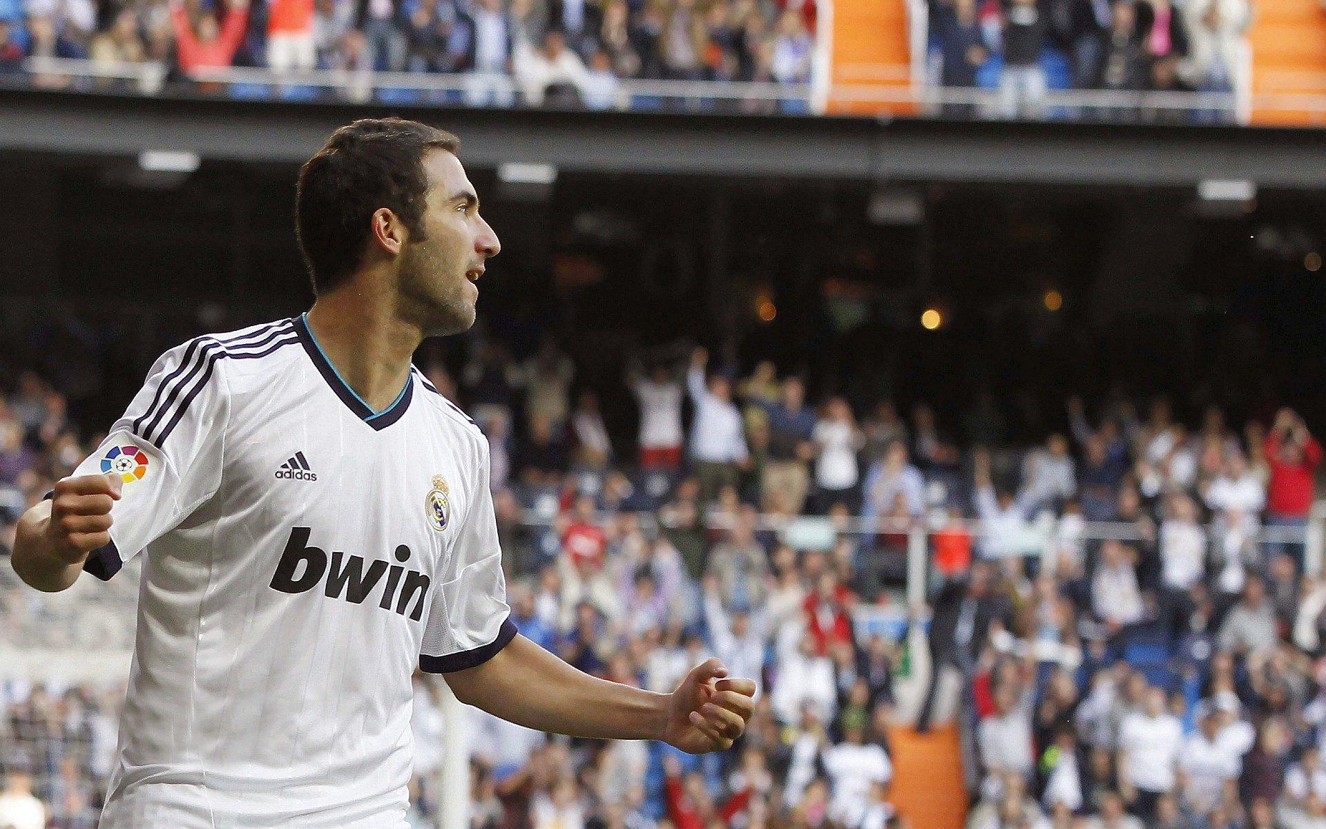 大胆变阵五后卫!国足对战日本首发出炉