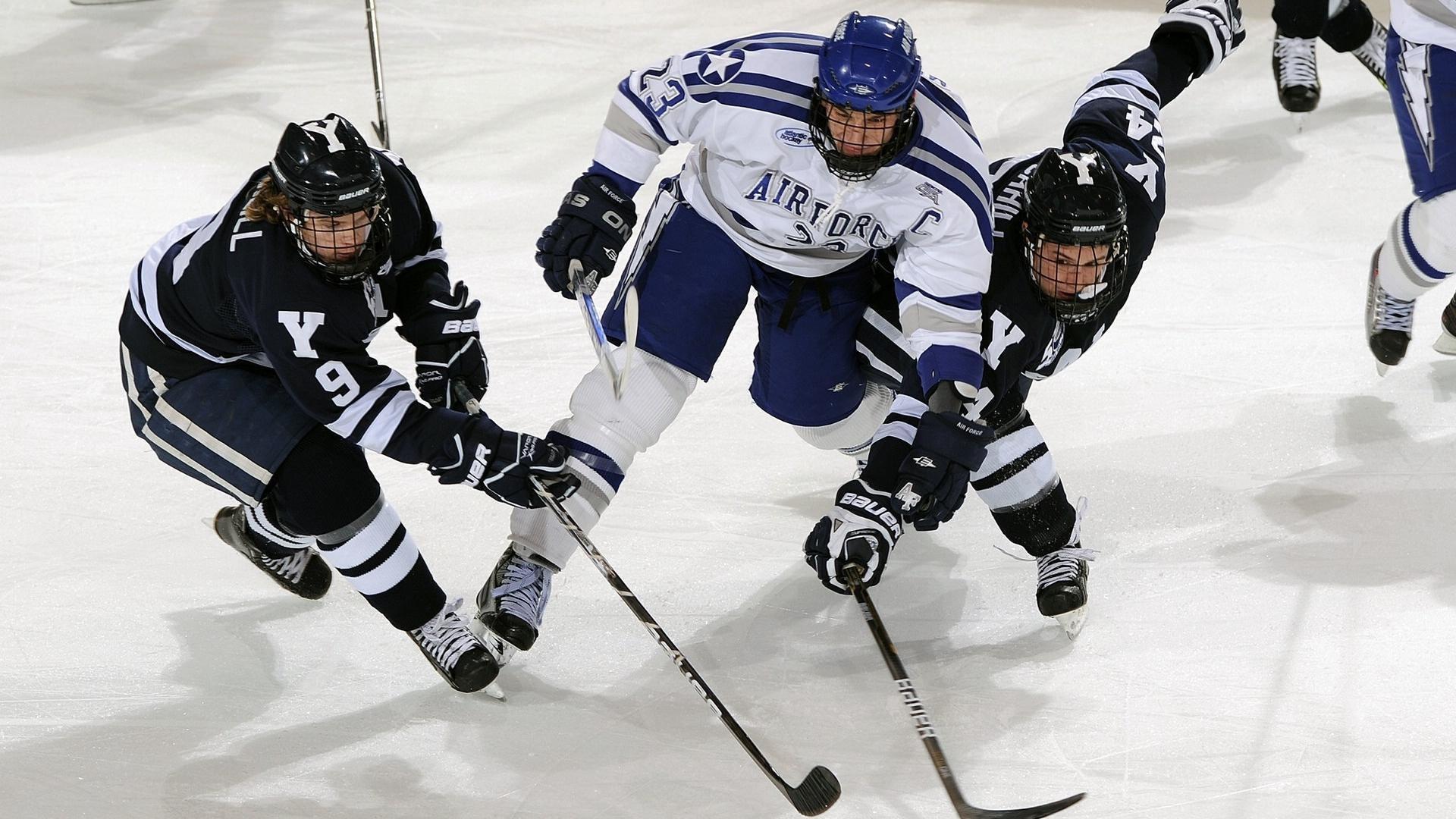 德国杯揭幕战，拜仁新援凯恩领衔锋线，4-0大胜韦恩晋级
