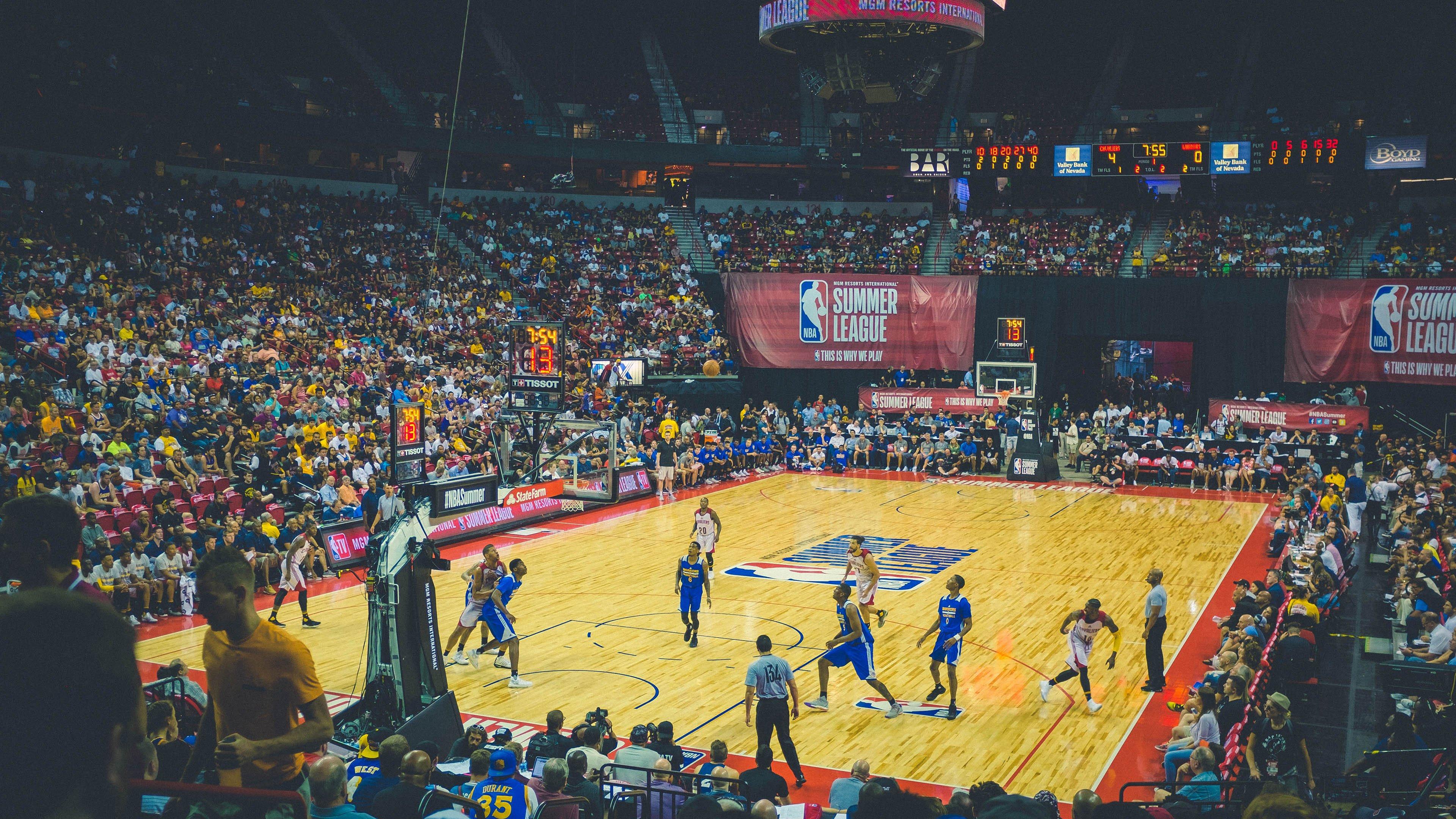 字母再献绝命封盖锁定胜局!恩比德连败正面对决恐失MVP竞争资格